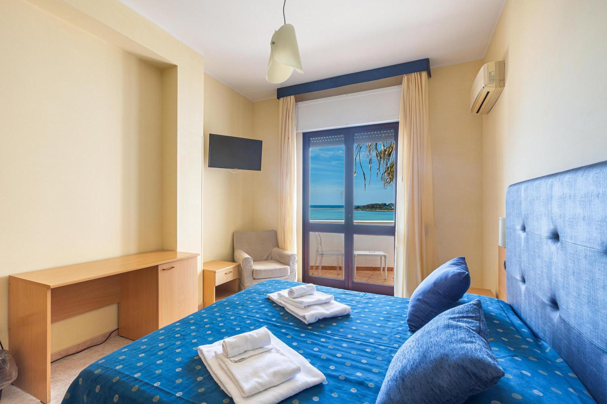 Hotel Il Riccio Порто-Чезарео Экстерьер фото