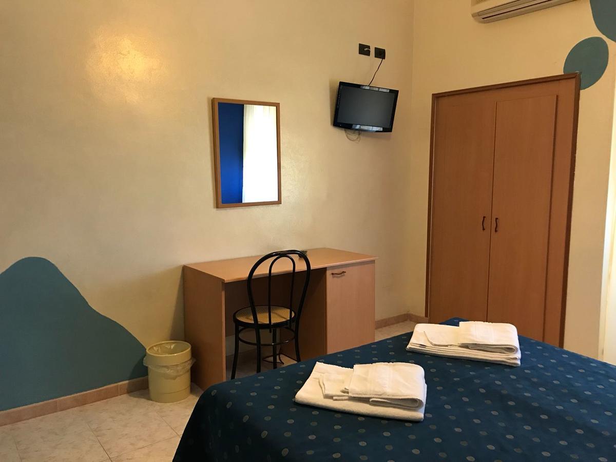 Hotel Il Riccio Порто-Чезарео Экстерьер фото